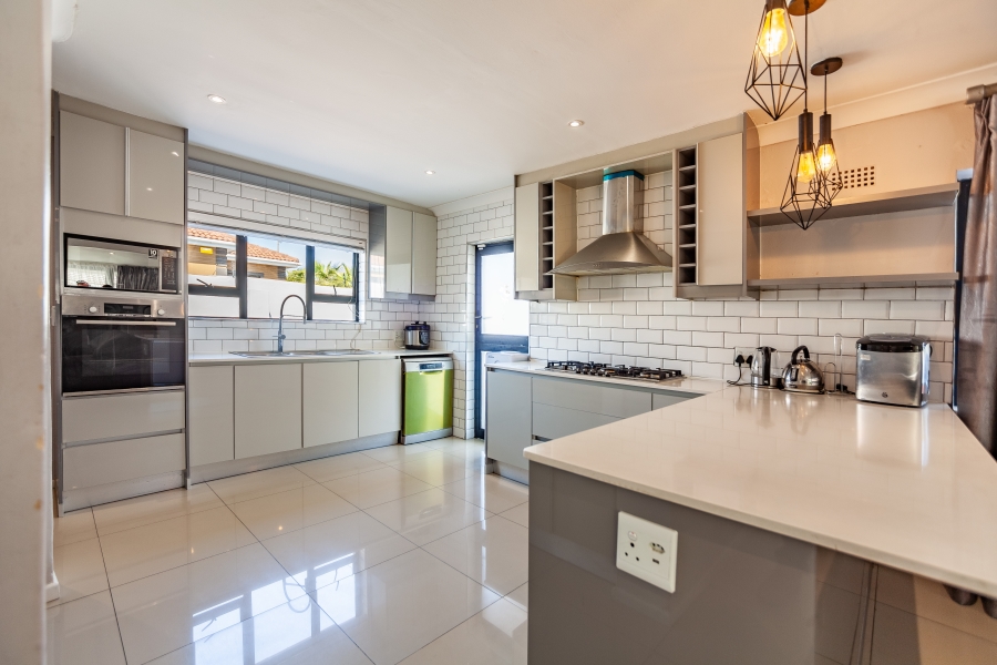 8 Bedroom Property for Sale in Milnerton Ridge Western Cape
